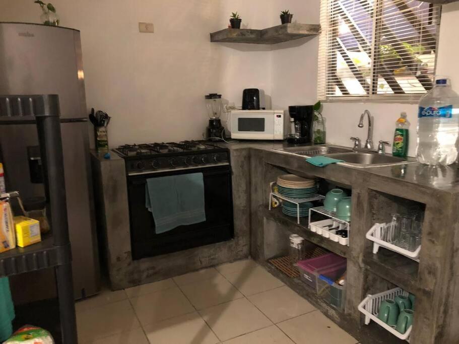 Comfortable And Private House 2 Bedrooms Wifi Parking Free Монтеррей Екстер'єр фото