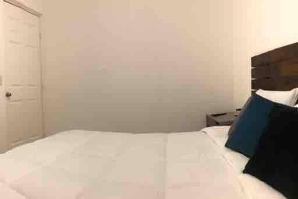 Comfortable And Private House 2 Bedrooms Wifi Parking Free Монтеррей Екстер'єр фото