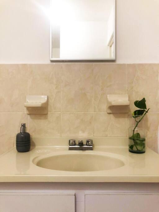 Comfortable And Private House 2 Bedrooms Wifi Parking Free Монтеррей Екстер'єр фото